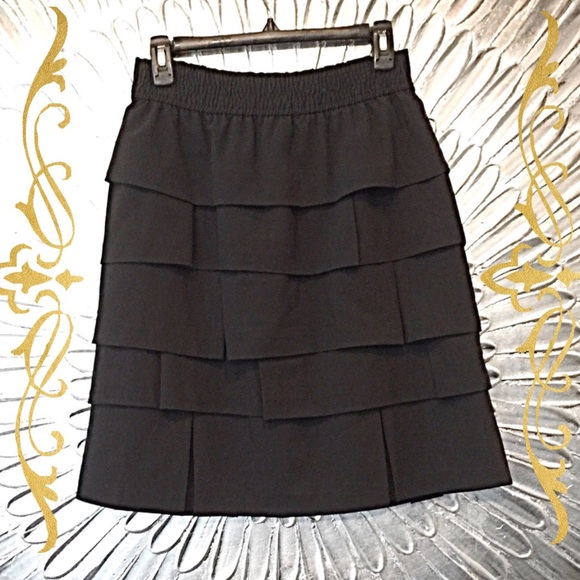 Larry Levine Dresses & Skirts - Larry Levine Ruffled Skirt Size M