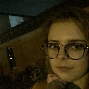 Meet your Posher, Alivia