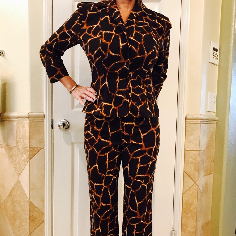 $2k Dolce & Gabbana leopard suit (CAPRI)