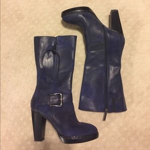 Like new. Navy Donald J. Pliner boots