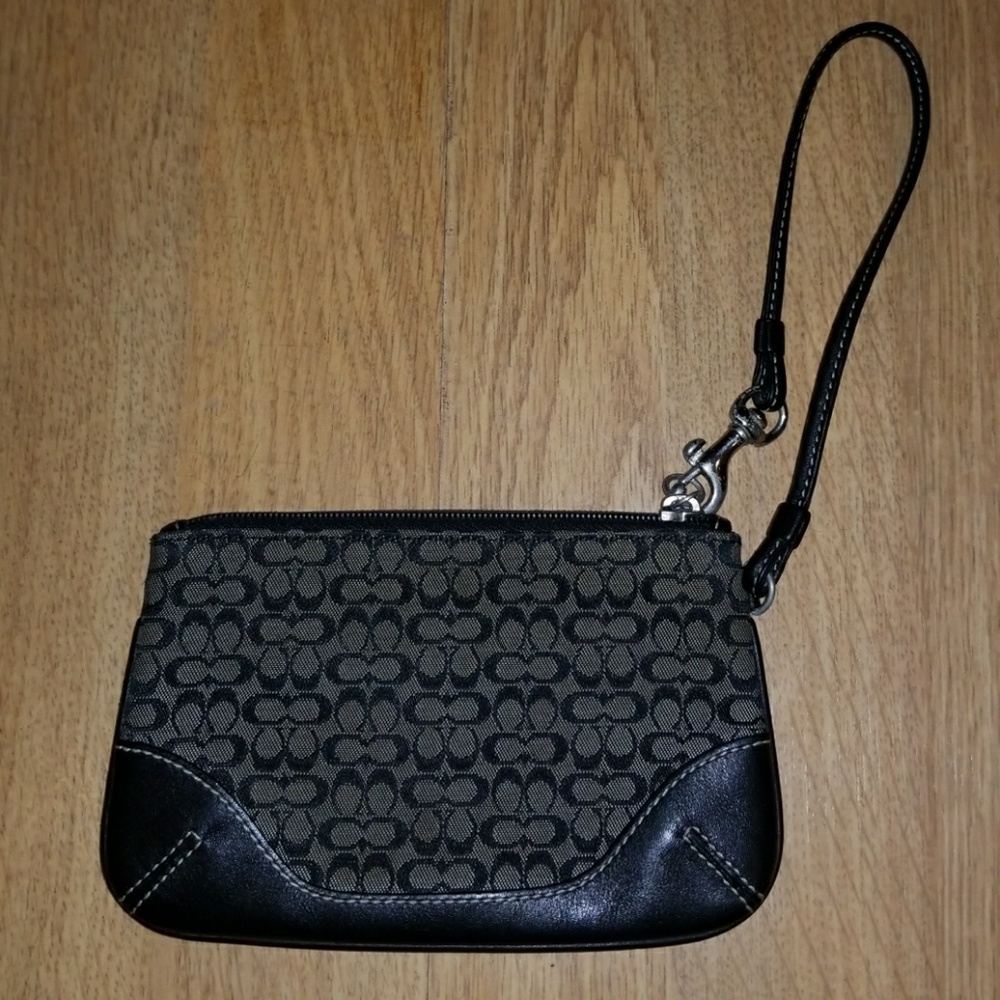 Authentic COACH SIGNATURE WRISTLET - used
