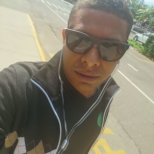 Meet your Posher, Alxiis