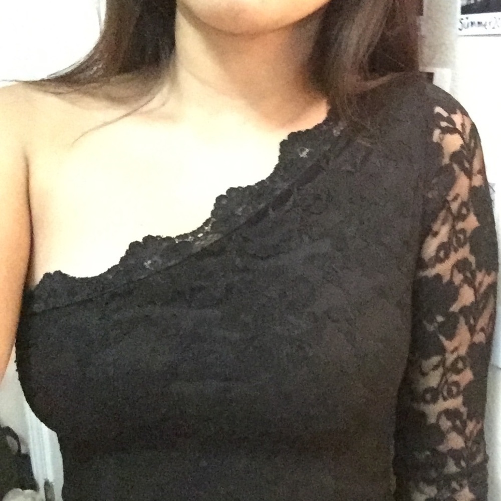 One sleeve mini black dress🖤