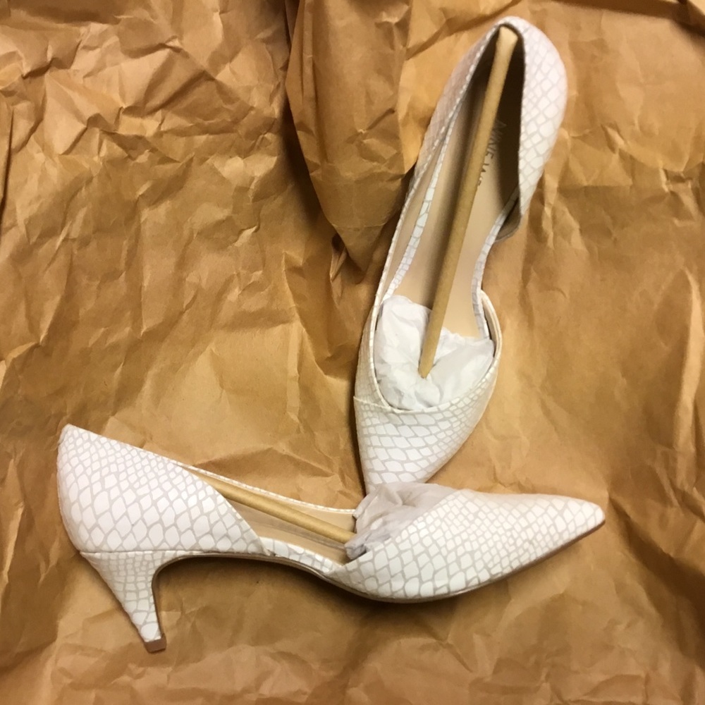 White Textured Pump