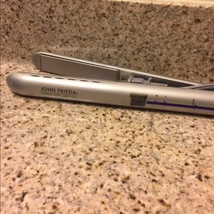 John Frieda Hair Straightener