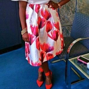 Who does ❤️ floral🌸🌺? Akira Floral Skirt