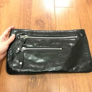 Black clutch
