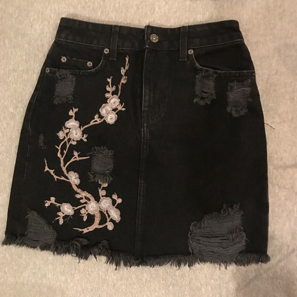 LF Dresses & Skirts - LF Carmar embroidered denim skirt