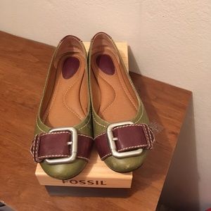 Leather Fossil buckle flats.