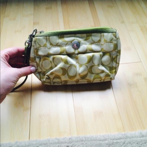 Coach green demi wristlet - Picture 2 of 4