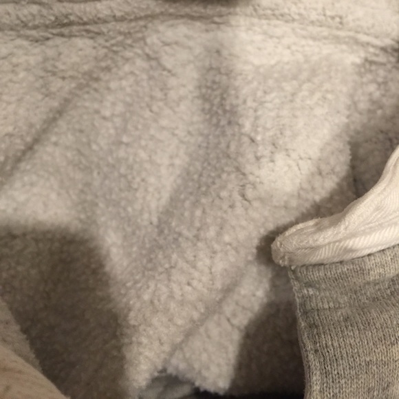 Polo by Ralph Lauren boy top with hoodie, size 5 - Picture 4 of 4