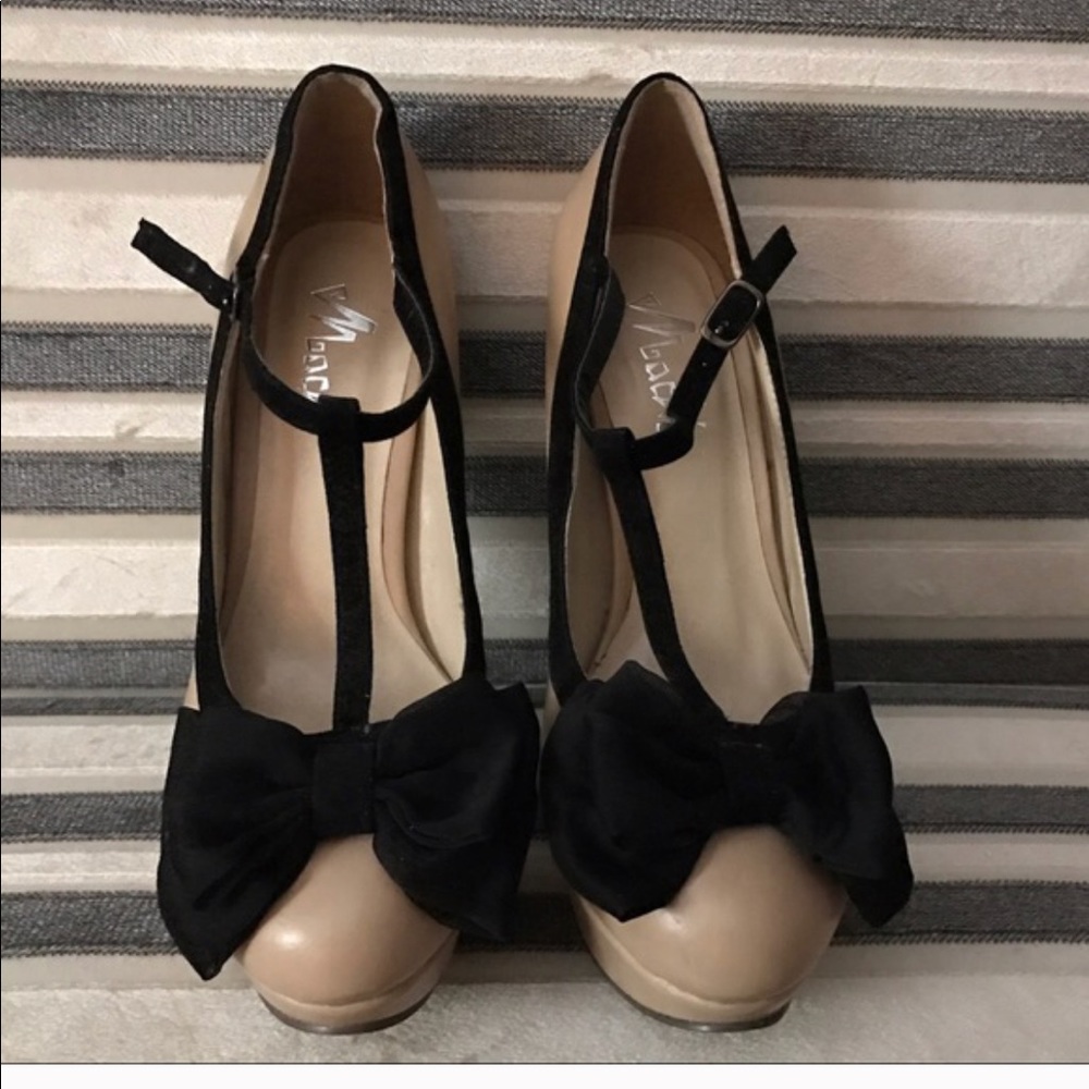 New Nude Pumps with Black Bow