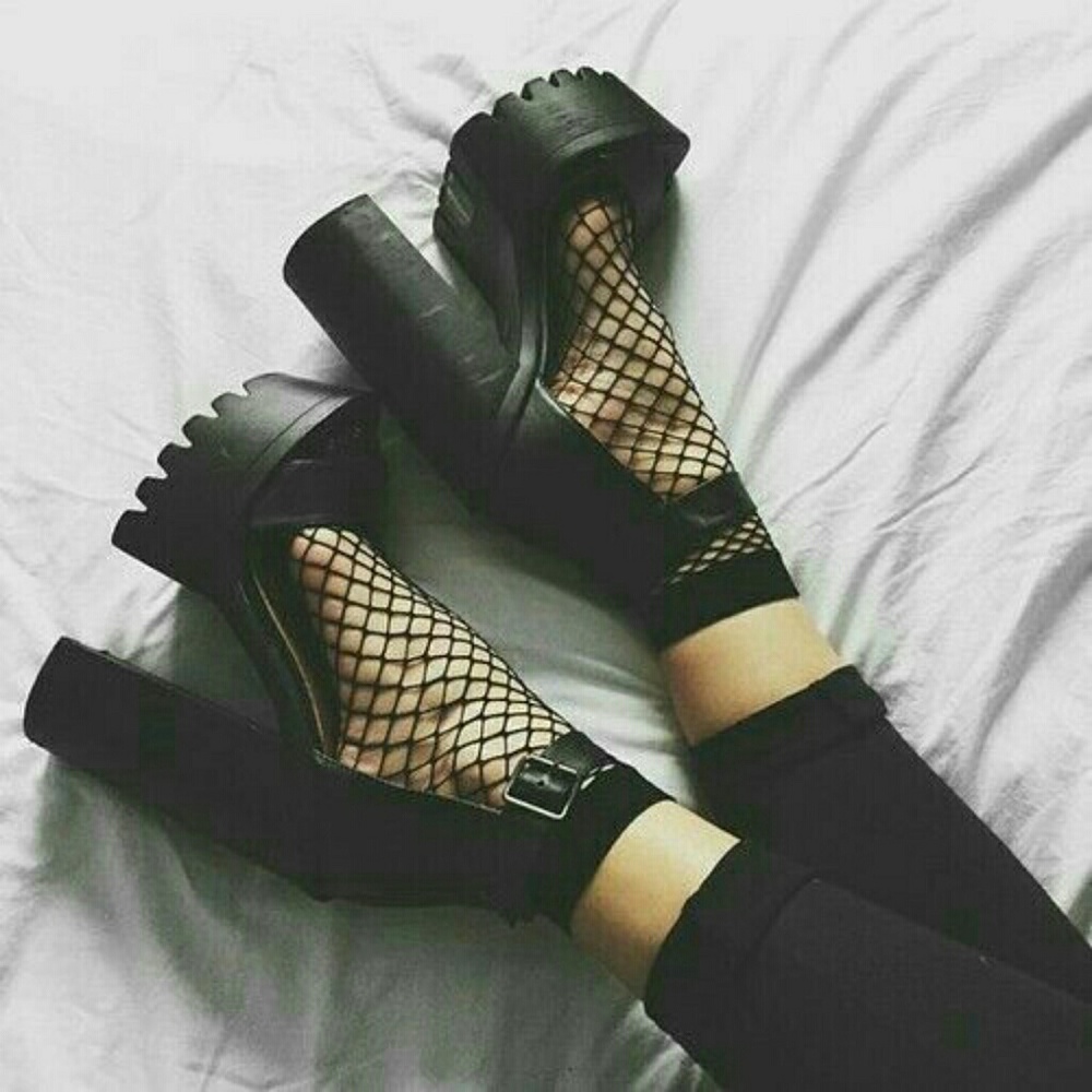 FLASH SALE! Ankle Fishnet Socks - Picture 2 of 5