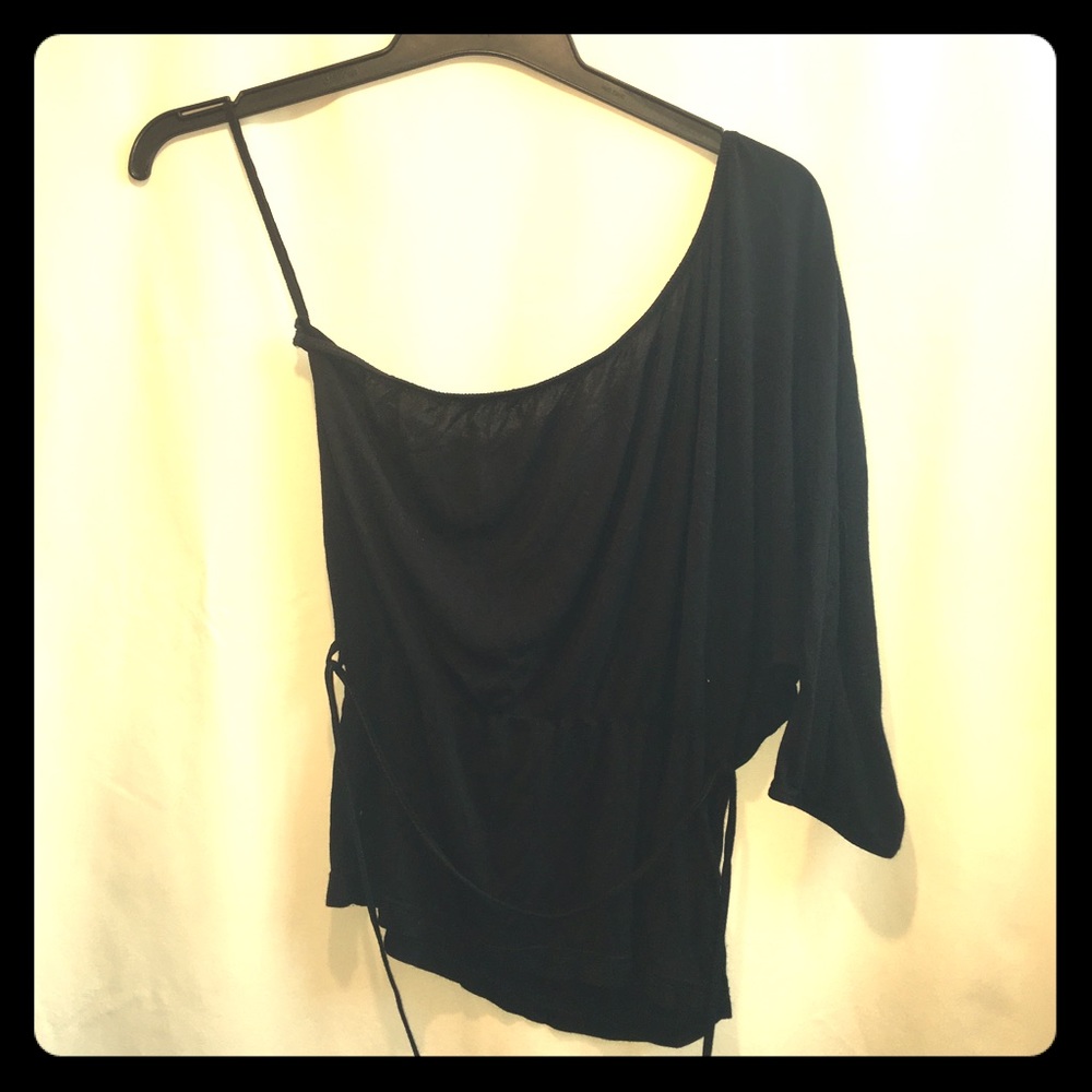 One shoulder shirt