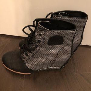 Sorel 1964 Fashion Wedge Rain Boot (black & white)