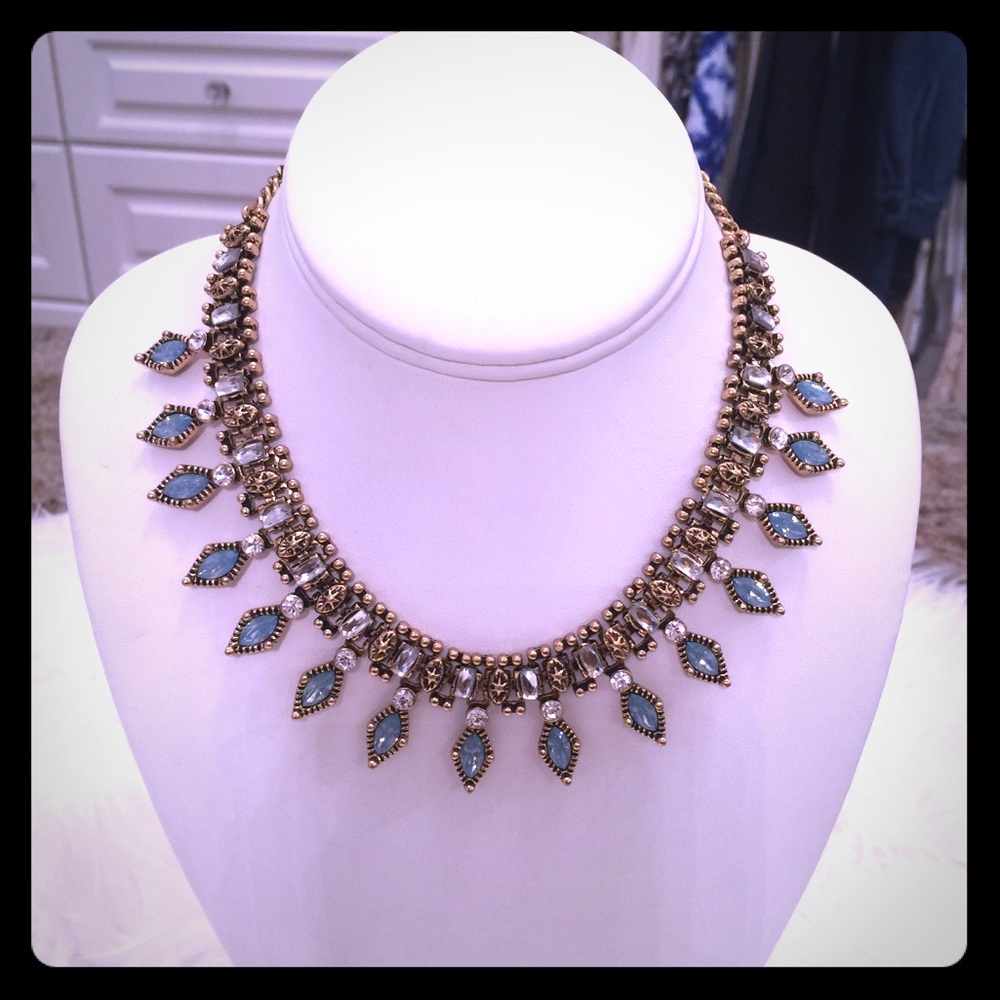 Elegant Necklace - a fine accessory piece ...