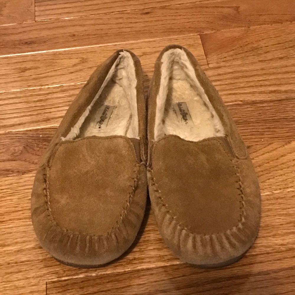 Kids size 2 slippers by Melrose Kids