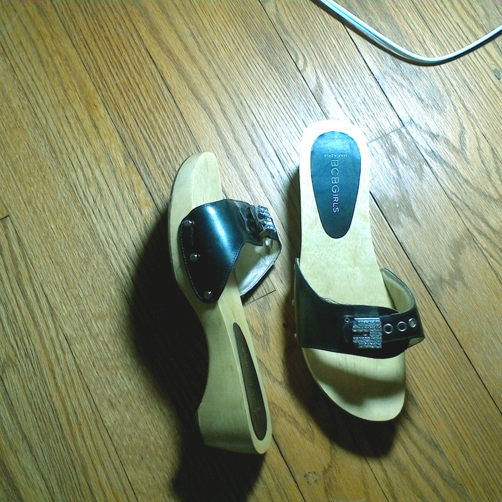 BCBG SANDALS