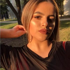 Meet your Posher, Alejandra