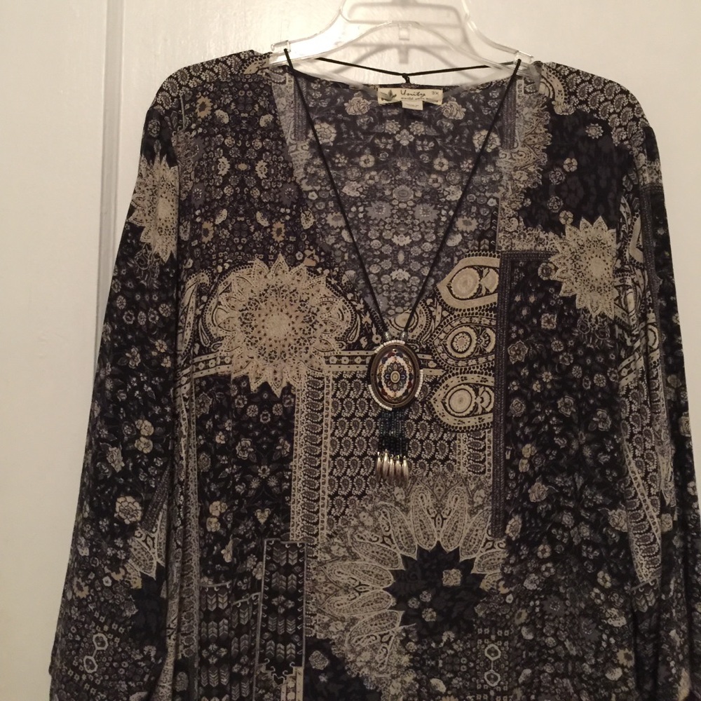 Size 3X EUC MULTI COLLORED TAN,KACKI&BLACK  TOPup