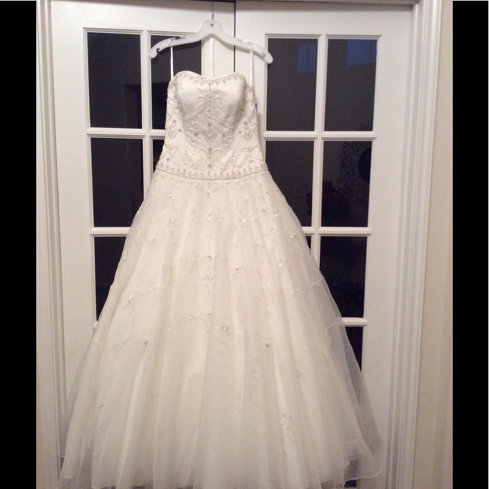 Wedding dress-NEW