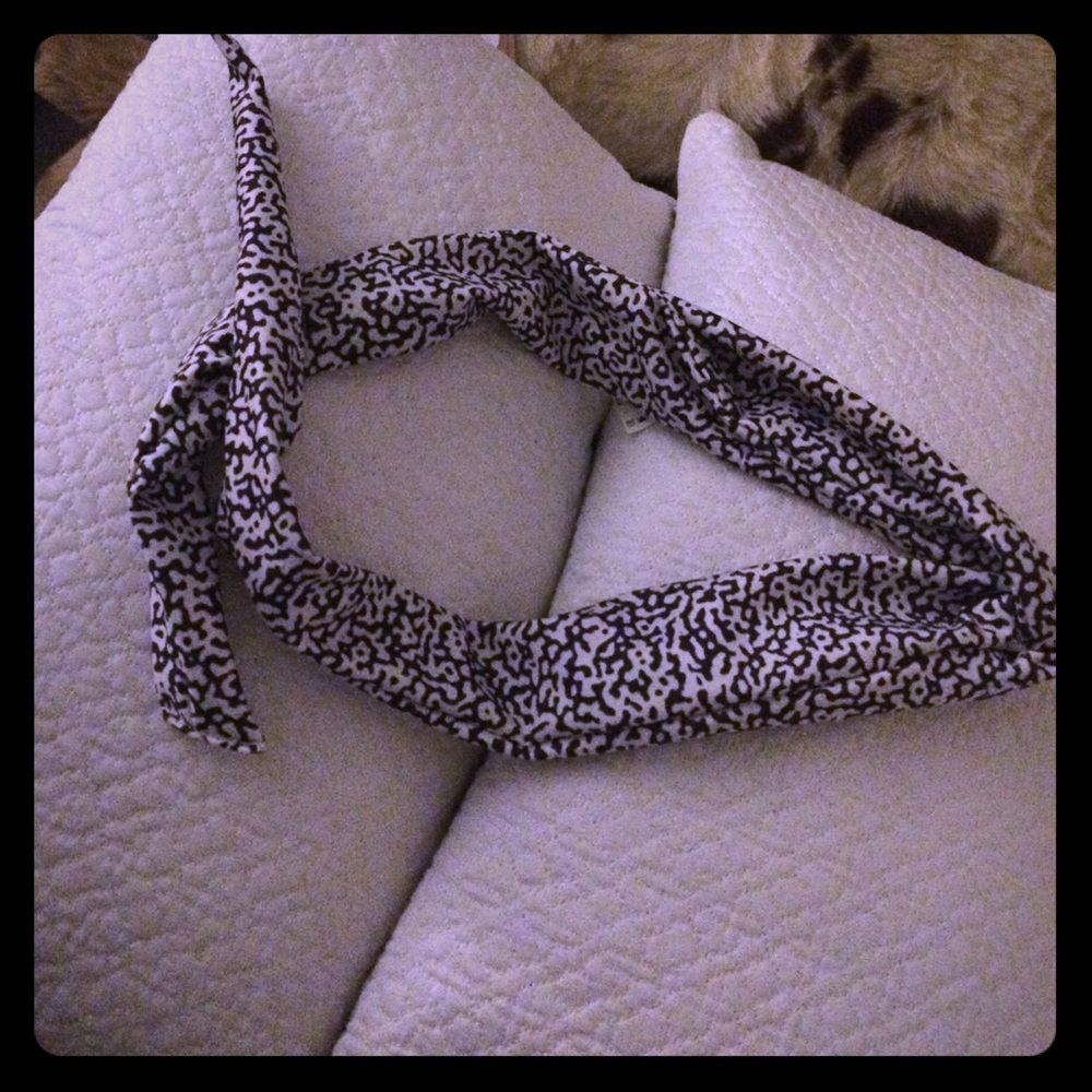 Nike black and white headband tie