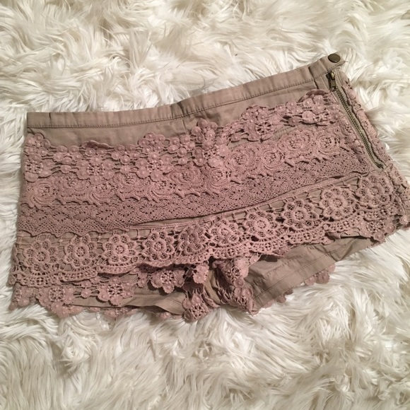 Monteau Crochet Shorts - Picture 2 of 4