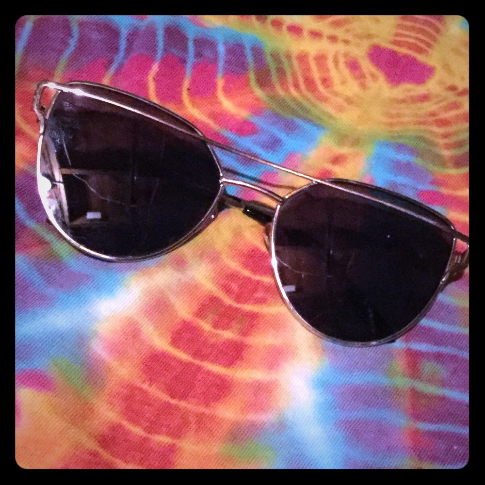 Sexy Gold Urban Outfitters Sunglasses 😎