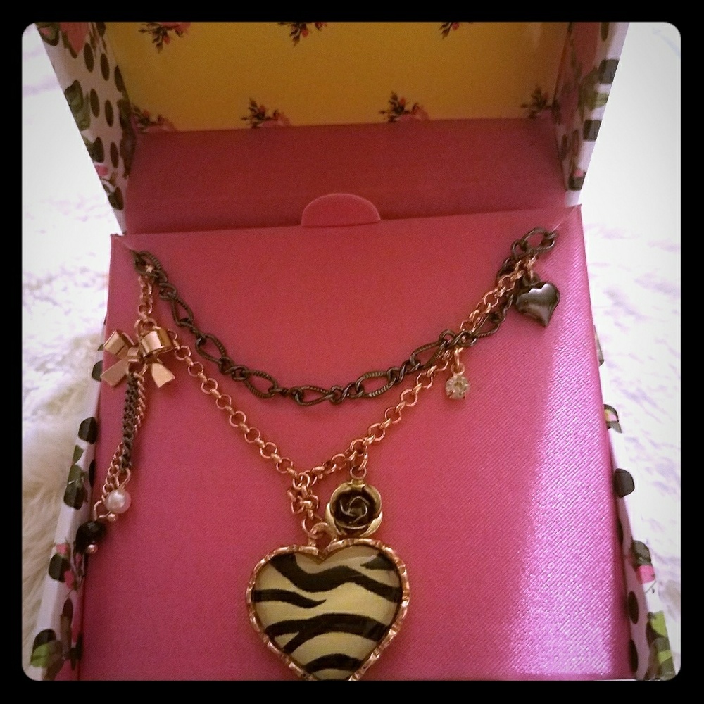Cute Betsey Johnson necklace