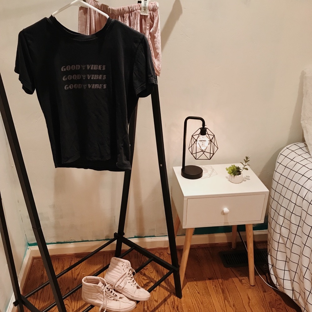 brandy melville -GOODVIBES- t-shirt