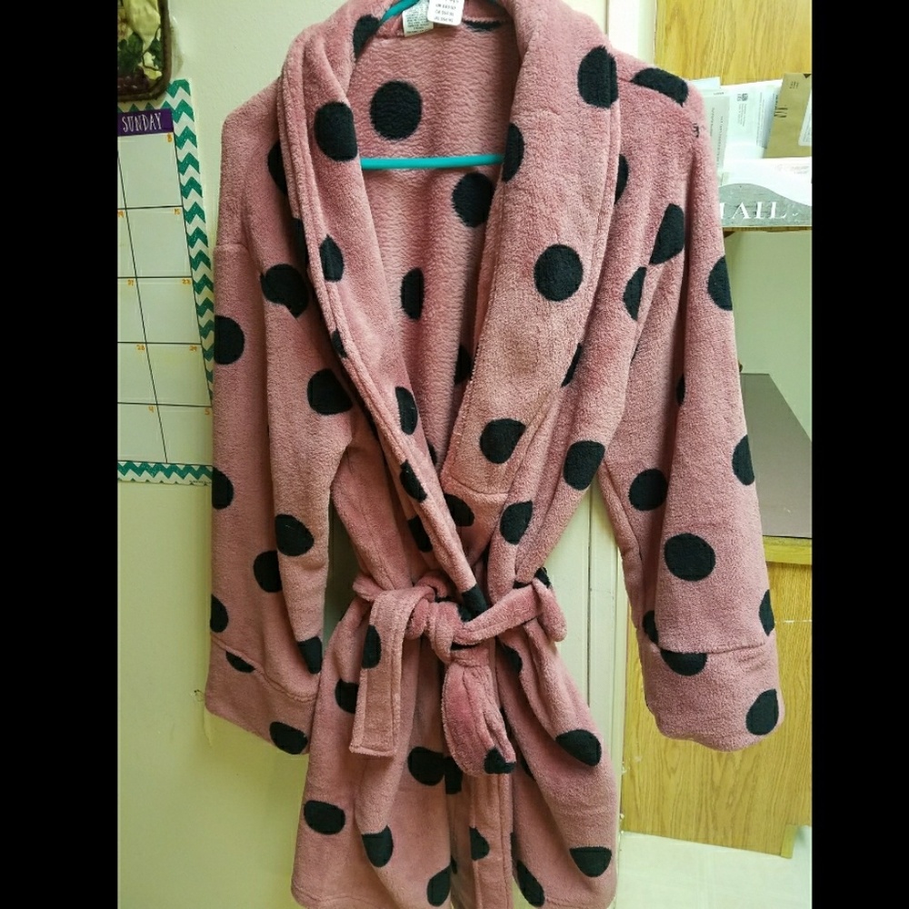 NWOT PINK VICTORIA'S SECRET ROBE!