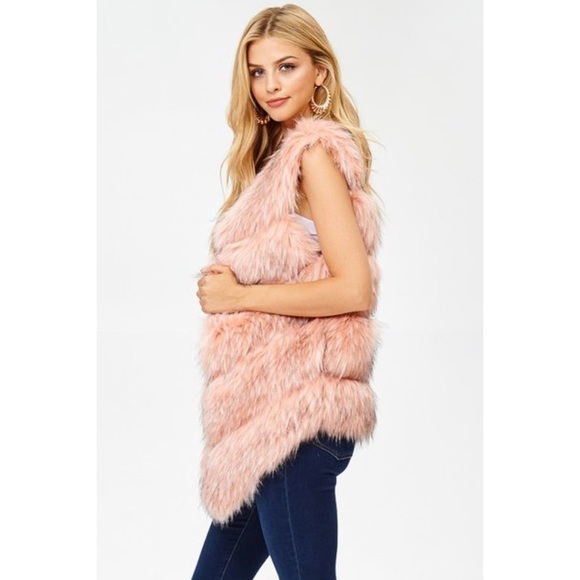 ⭐️HOST PICK⭐️ Pink Faux Fur Vest - Picture 4 of 8