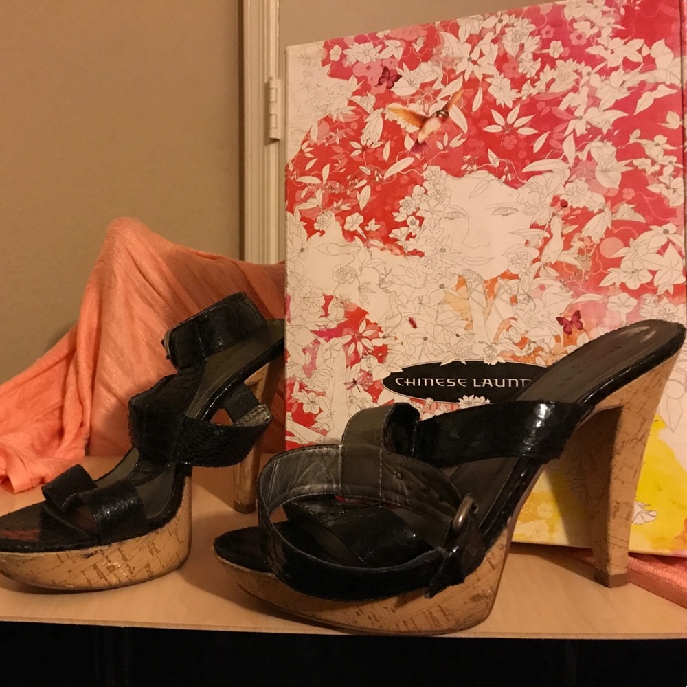 CLASSY BLACK HEELS