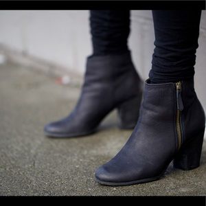 BP trolley black bootie