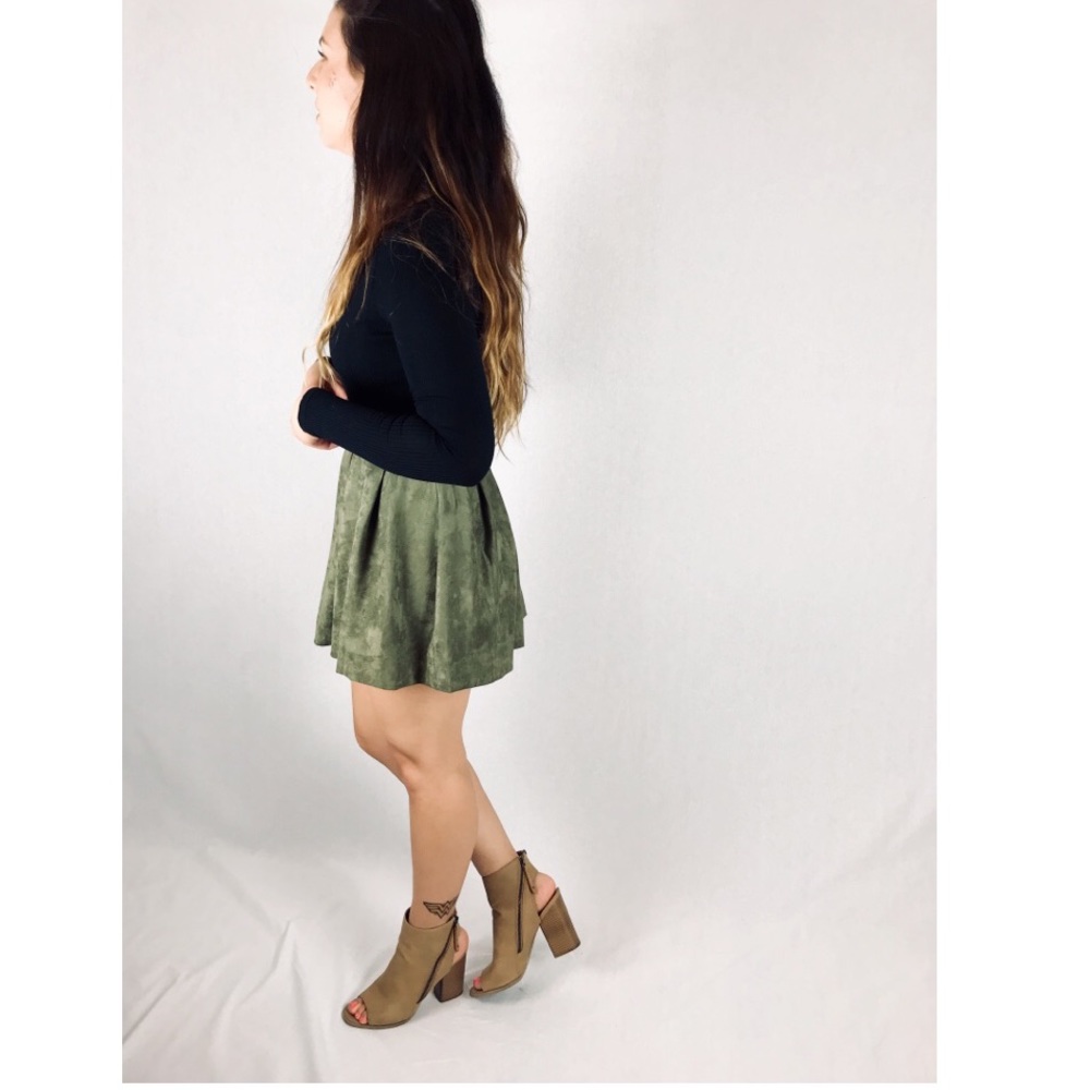 🎈SALE 🎈 Natalia Pleated Suede Skirt - Picture 5 of 7
