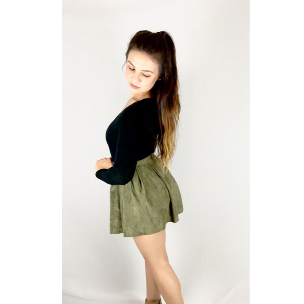 🎈SALE 🎈 Natalia Pleated Suede Skirt - Picture 4 of 7