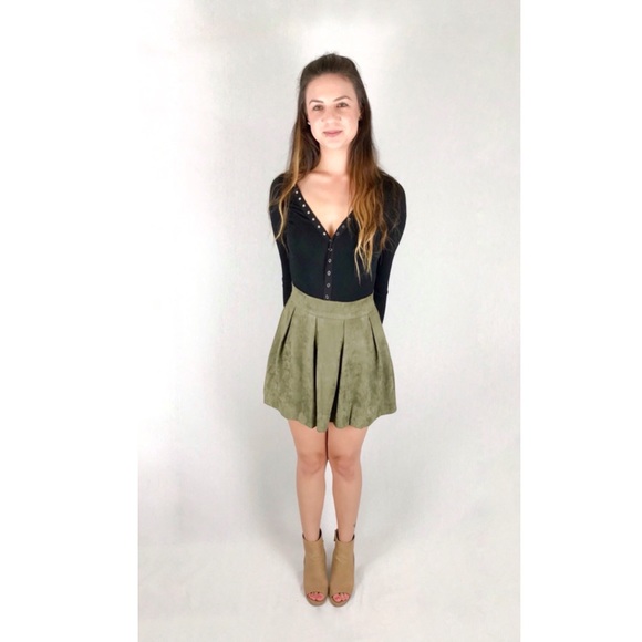 🎈SALE 🎈 Natalia Pleated Suede Skirt - Picture 6 of 7