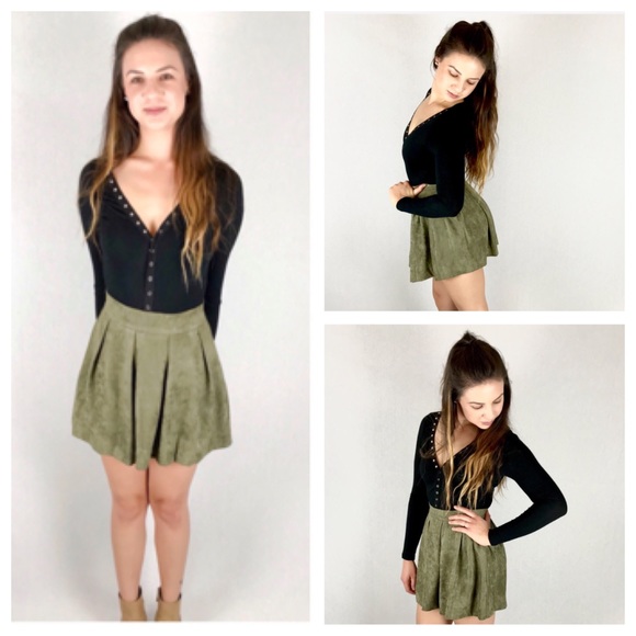 🎈SALE 🎈 Natalia Pleated Suede Skirt - Picture 3 of 7