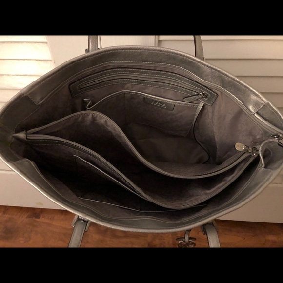 Michael Kors Purse Silver - Picture 3 of 5