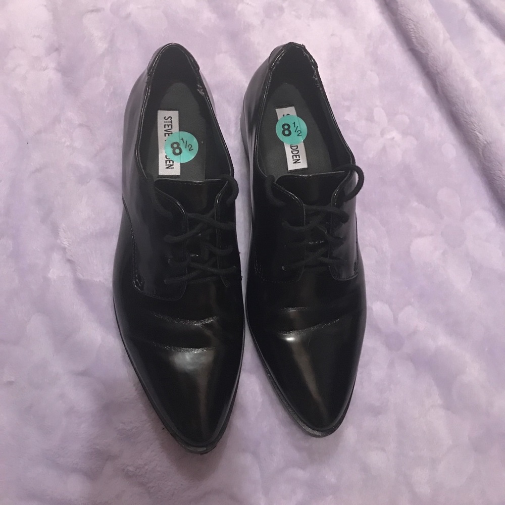 Steve Madden Shiny black Oxford shoes