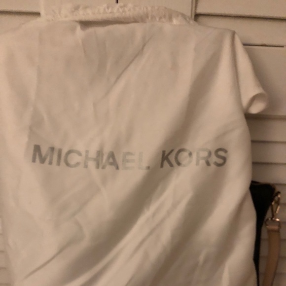 Michael Kors Purse Black with silk dust cover - Picture 6 of 6