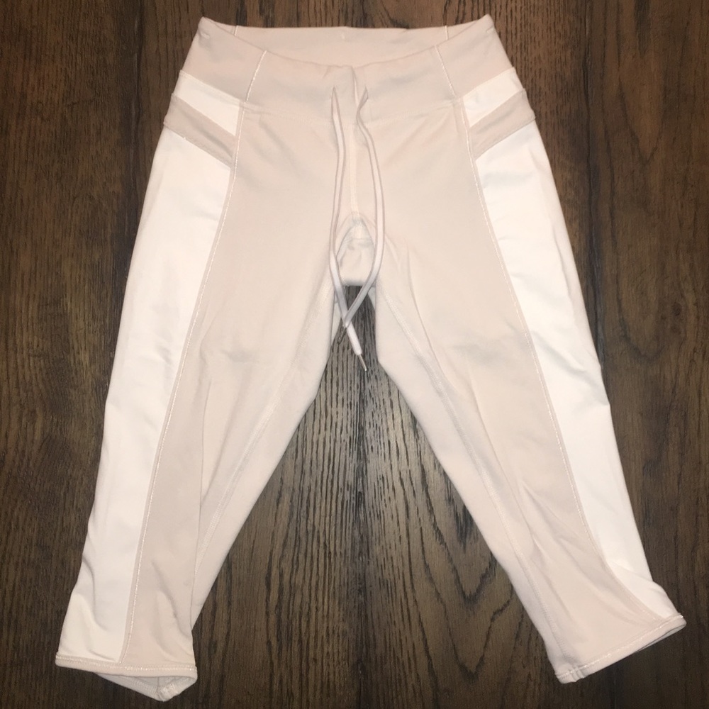 Size 4 Lulu Lemon cropped pants