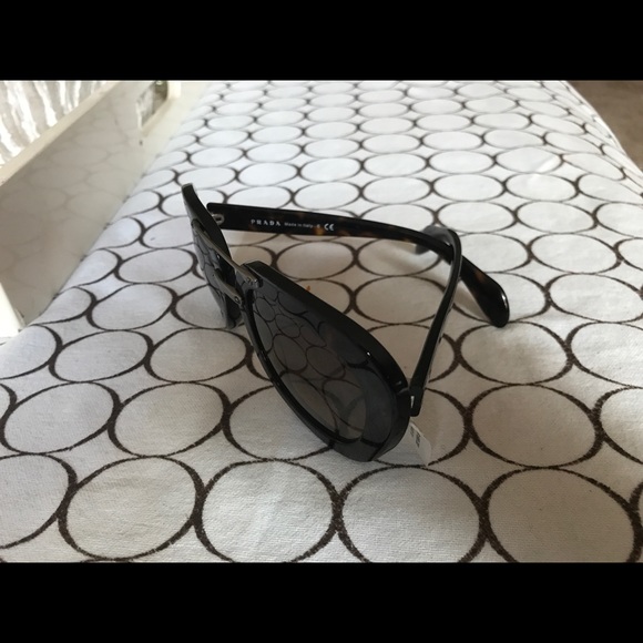 Prada sunglasses - Picture 2 of 5
