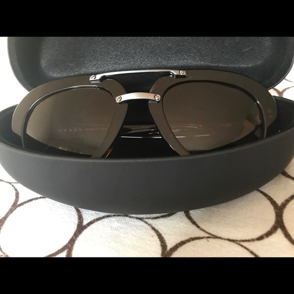 Prada sunglasses - Picture 5 of 5