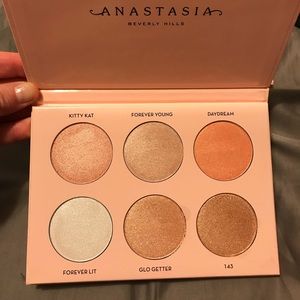Anastasia Nicole Guerriero Glow Kit