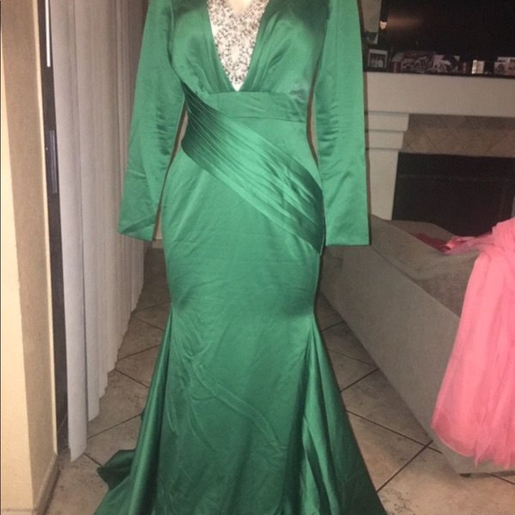 Forest green evening gown/prom dress - Picture 4 of 4