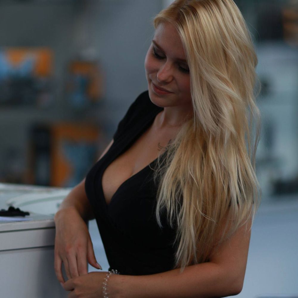 Meet your Posher, Lola