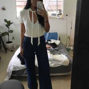 Deep V with collar ties