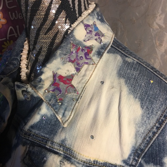 Jean jacket with rainbow leopard print appliqué. - Picture 5 of 8