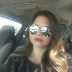 Meet your Posher, Alicia